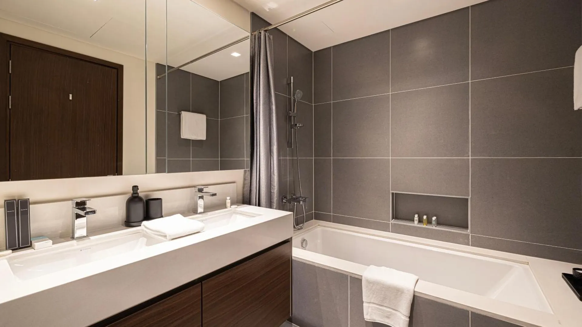 Apartment Luxury 2-Bedroom Apt With Spectacular Sea Views Dubai