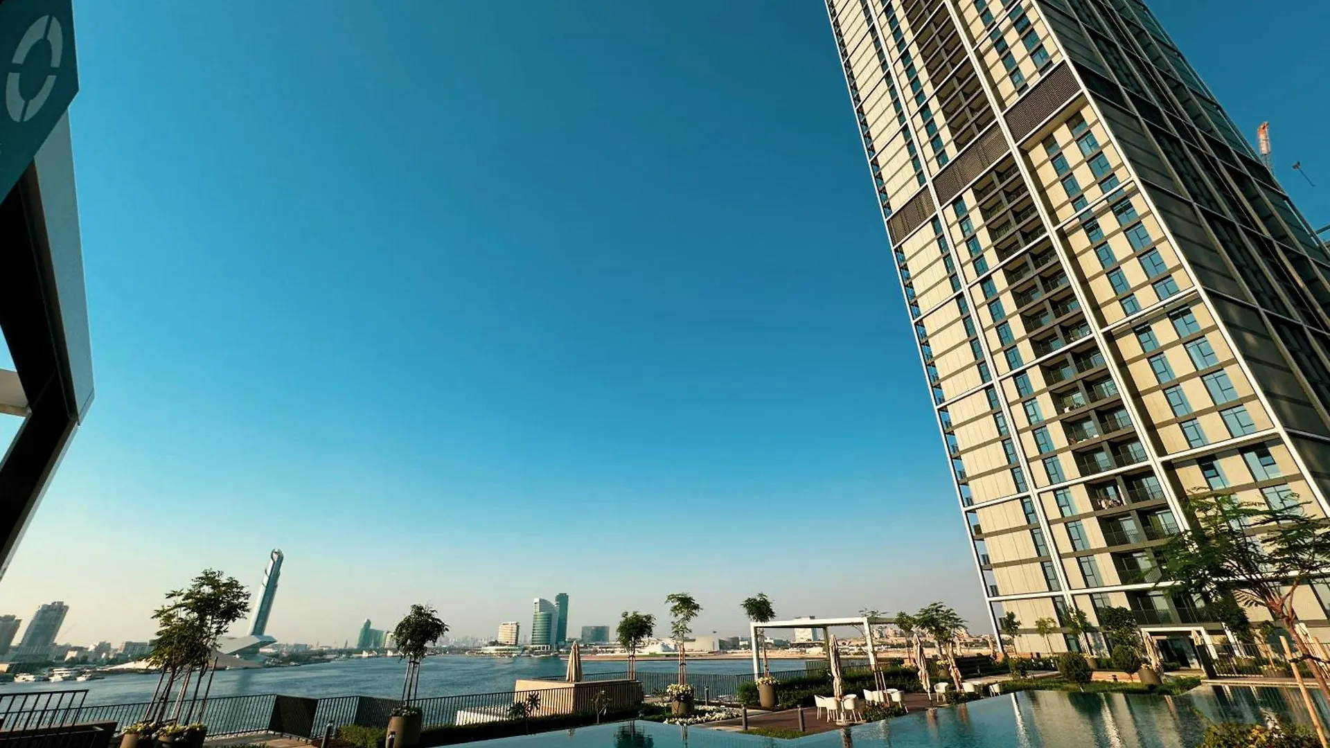 Luxury 2-Bedroom Apt With Spectacular Sea Views location